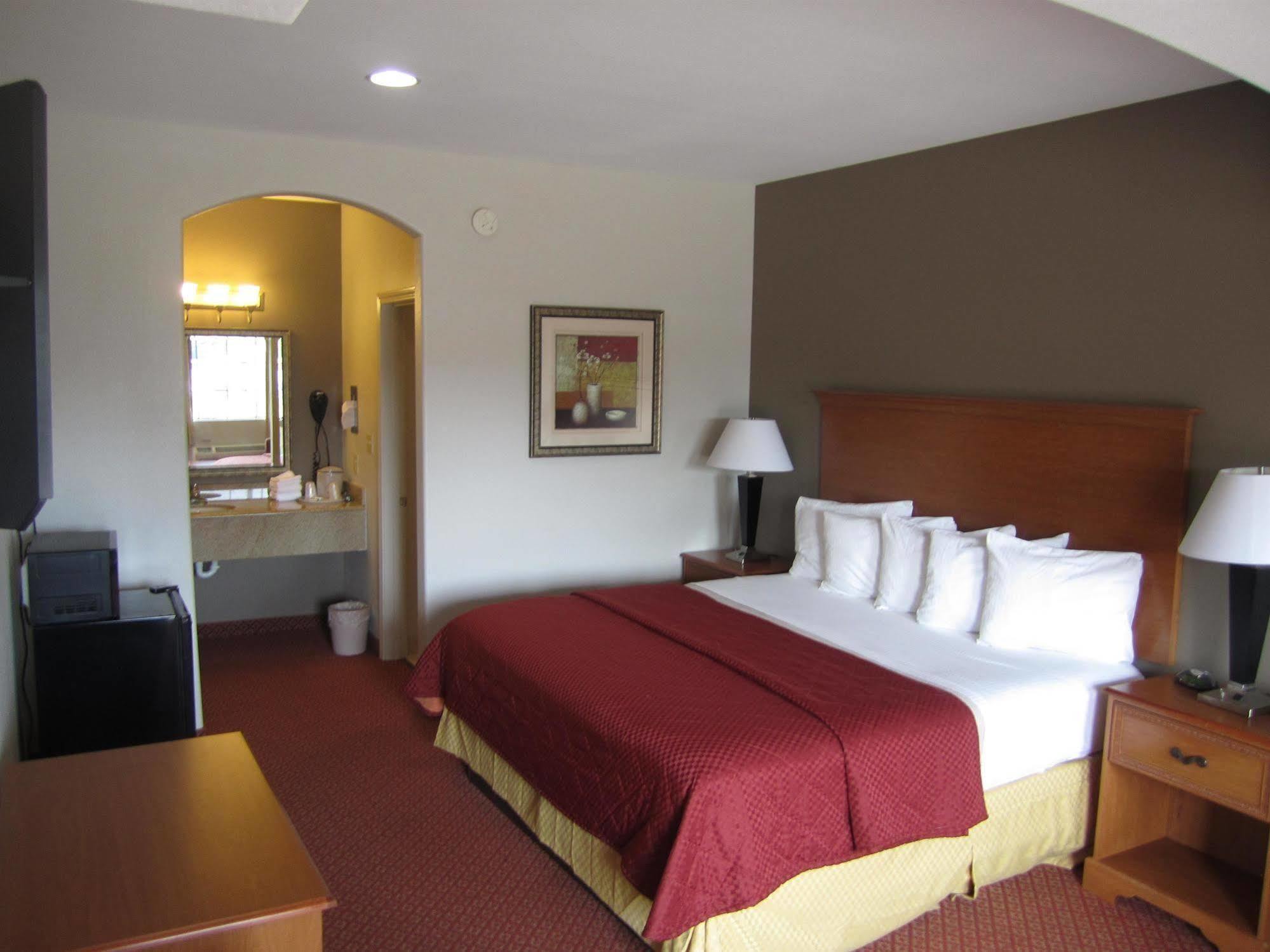 Executive Inn & Suites - Jewett Екстериор снимка
