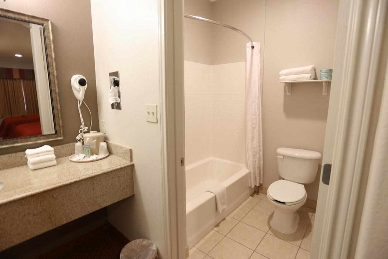Executive Inn & Suites - Jewett Екстериор снимка